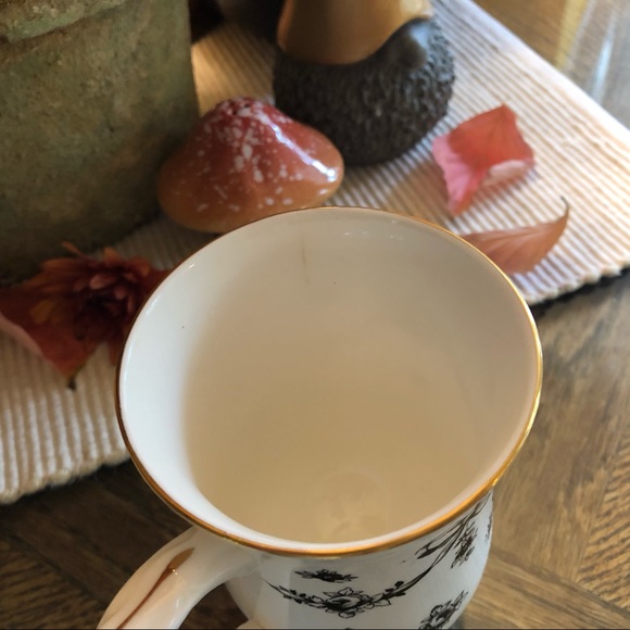 7 Royal Victoria Collection Floral & Gold Tea Cups - Picture 6 of 6